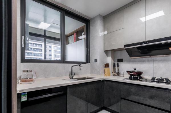 135㎡現代簡約風格：小空間秒變大場景，實現寬敞大氣的舒適家