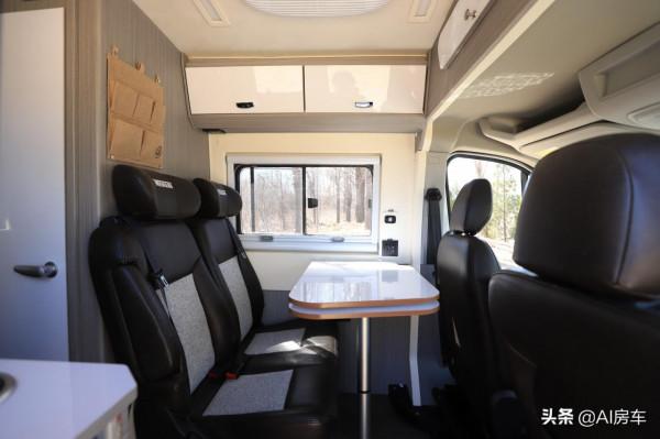 一車就能搞定吃、住、通勤？大通V90房車，4座1床，移動的公寓房