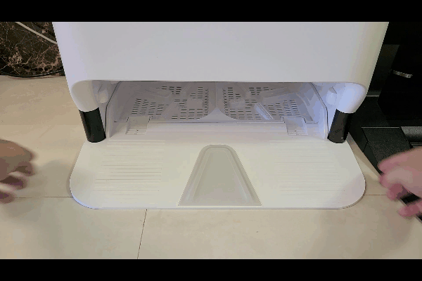 自清潔掃拖機器人橫評:美的W11與石頭G10清潔大作戰 自清潔掃拖機器人橫評:美的W11與石頭G10清潔大作戰