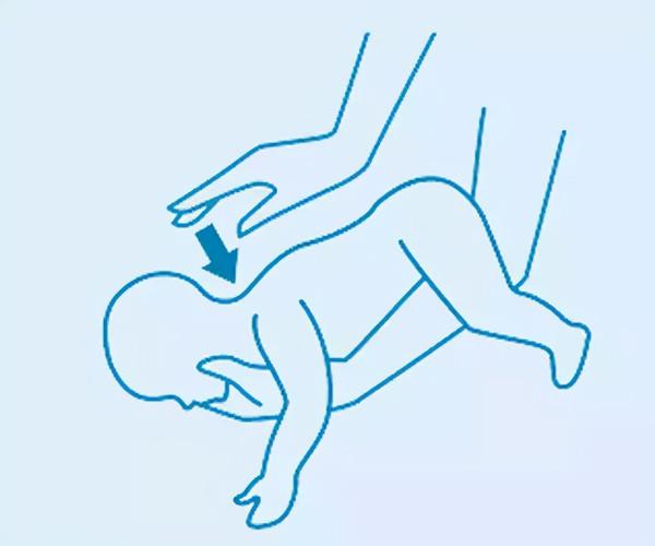 屍油敷臉、農藥洗澡、喂活蝌蚪，中國的家長們正在用偏方“謀殺”孩子