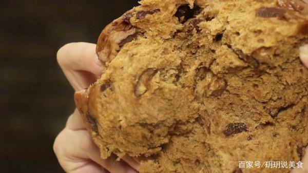 山東夫妻買600平門面賣小吃，日收入5萬，賣小吃賣出2套別墅