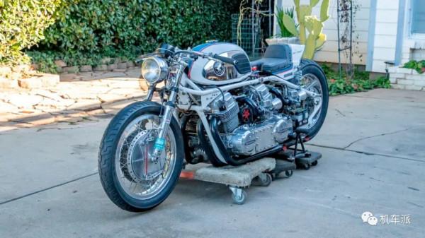 定製 &vert; 搭載兩臺本田CB750引擎的鹽灘賽車
