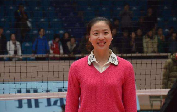 中國女排魏秋月：亞洲最美二傳，嫁郎平助教，與丈夫15歲就相識