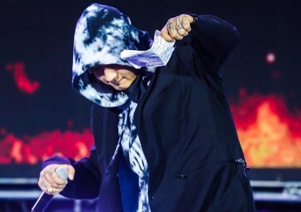 辛巴爆料眾網紅酒後醜態，散打哥與老方丈起衝突，二驢現場掉眼淚