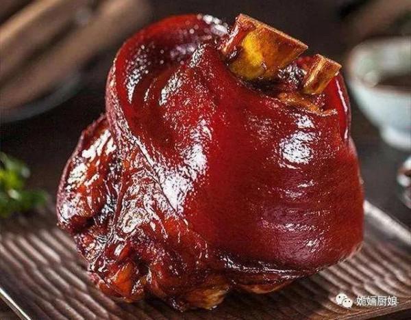 醬肘子，老衲不小心又夾到一隻，罪過