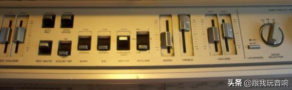 介紹一款漂亮且高品質的日立Hitachi 行動式音響TRK-8190收錄機 介紹一款漂亮且高品質的日立Hitachi 行動式音響TRK-8190收錄機