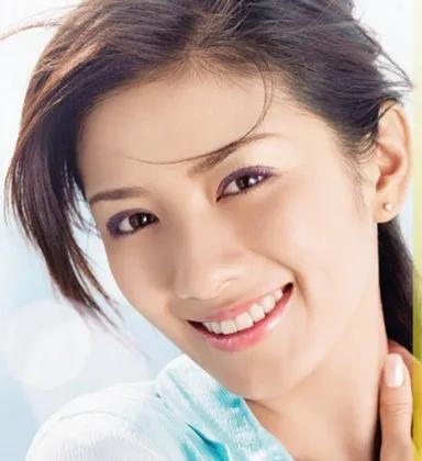 黃奕：整容前真的很美