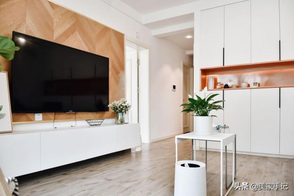 32歲阿姨的窮裝新房火了，大白牆不弔頂，軟裝的力量實在是太強大