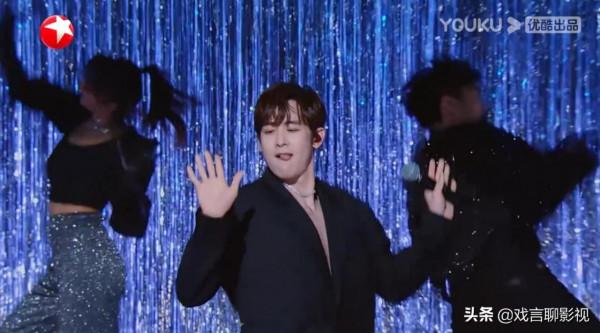 《追光吧》雙人舞臺,尼坤秦奮強強聯手,翻唱粵語金曲,驚豔全網 《追光吧》雙人舞臺,尼坤秦奮強強聯手,翻唱粵語金曲,驚豔全網