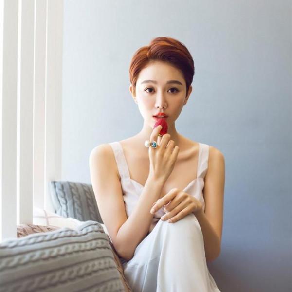 敢直面鏡頭暢聊“整容”的女明星，除了“大哥的女人”，還有誰？