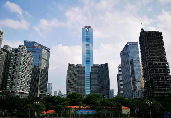 美國遊客拍到廣州“中信廣場”，引發網友討論：中國建設很強大