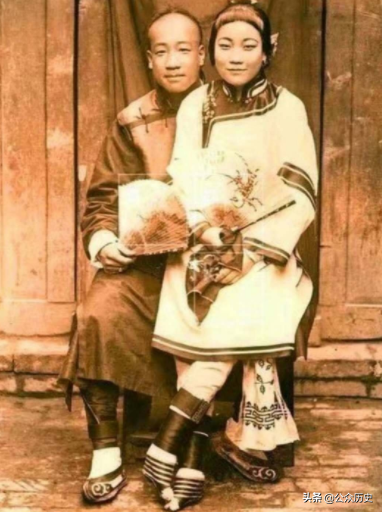 唐朝時，一群波斯人跳了支舞，從此國人迷上了纏小腳