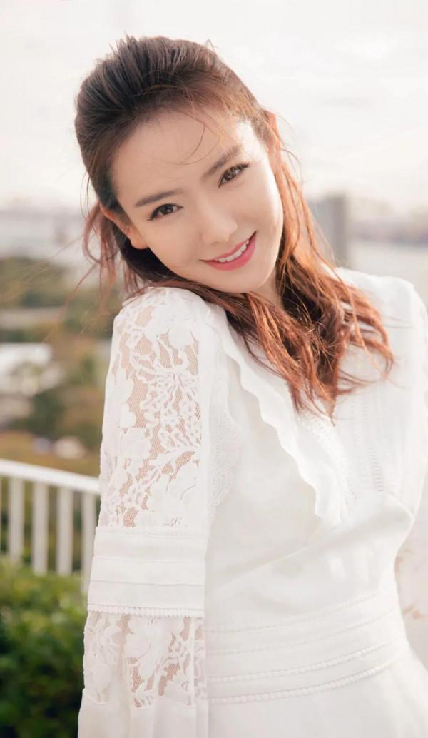 霸氣側漏的戚薇