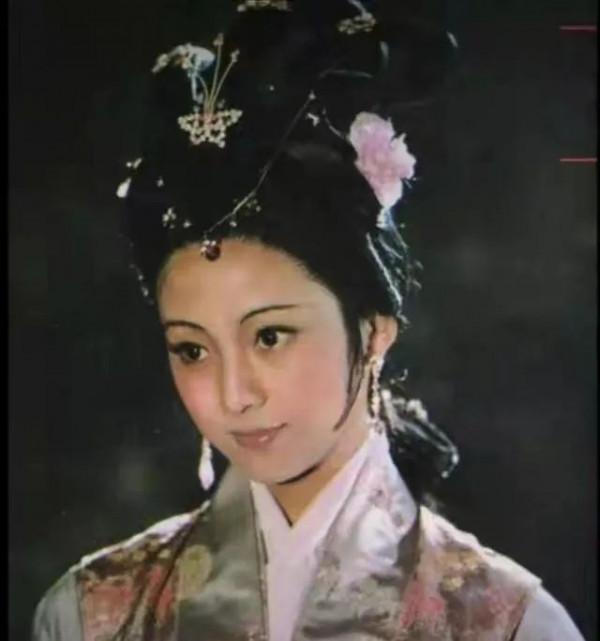 10位內地古裝美人今昔對比，有人曾鋃鐺入獄，有人因太美險被毀容