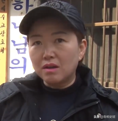 韓國大叔每天用鞋油抹臉，陪伴妹妹街頭流浪10年，只因親情的力量