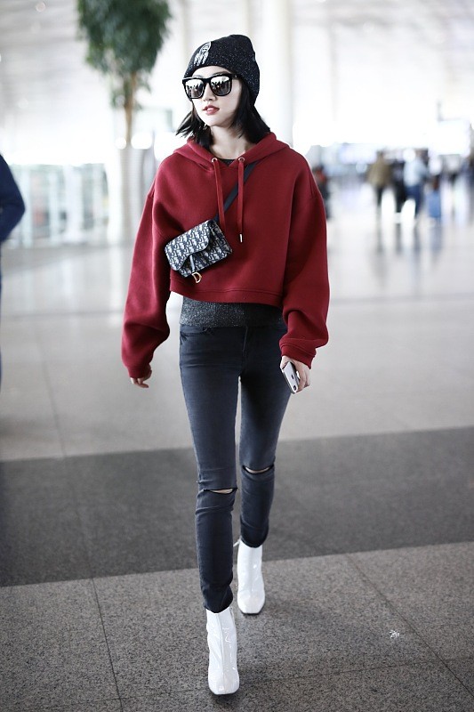 譚松韻和景甜都好可愛，穿相似的運動服，一個優雅一個甜