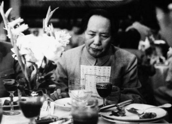 1945年8月,《解放日報》的一則報道讓毛主席勃然大怒,痛批博古 1945年8月,《解放日報》的一則報道讓毛主席勃然大怒,痛批博古