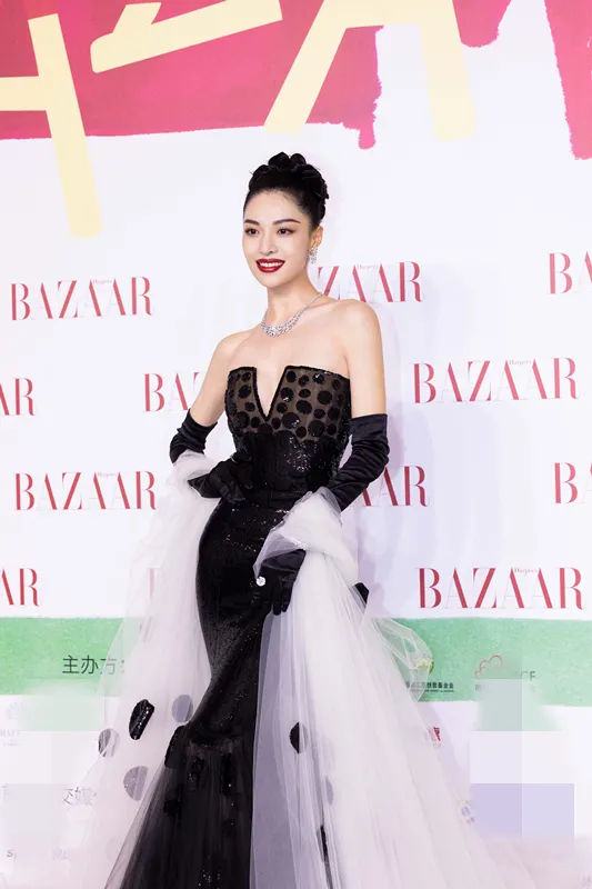 芭莎紅毯:宋茜好驚喜、楊穎這次沒得說,周筆暢和楊冪穿了個啥? 芭莎紅毯:宋茜好驚喜、楊穎這次沒得說,周筆暢和楊冪穿了個啥?