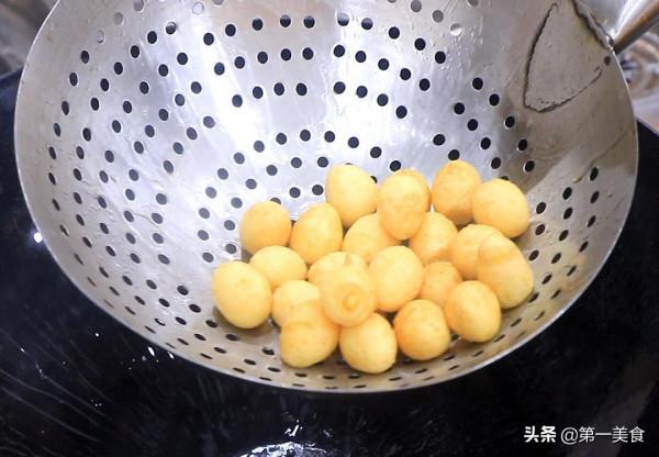 鵪鶉蛋的最佳吃法，全部不放一滴水，香辣過癮，表皮焦酥味道美