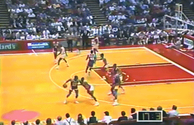 31年前,休斯敦女警,抓到了一條NBA大魚,這位球員誰還認識? 31年前,休斯敦女警,抓到了一條NBA大魚,這位球員誰還認識?