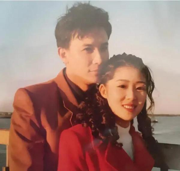 &OpenCurlyDoubleQuote;媽，你當初是怎麼看上我爸的？&rdquo;網友曬父母結婚照，讓人笑劈了