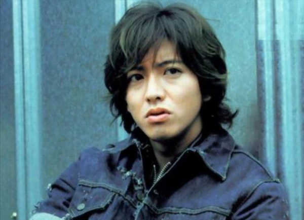 26年前沒得到王菲，26年後又去撩她女兒，他是誰呢？