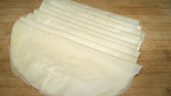 做春餅時，這2步食材不能省，2分鐘100張，扯不破也不爛，比紙薄