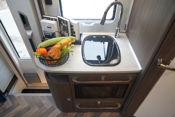 瑞弗最貴的房車,貼心體現在各個方面,瑞弗S820進口雙拓展房車 瑞弗最貴的房車,貼心體現在各個方面,瑞弗S820進口雙拓展房車