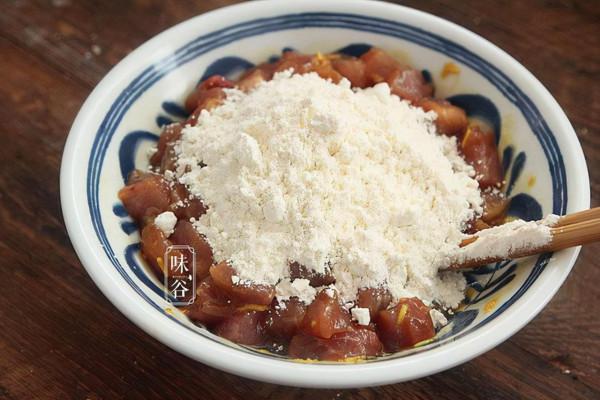 天冷多給家人做這道下飯菜，不燉不炒，外酥裡嫩，裹上料汁真香