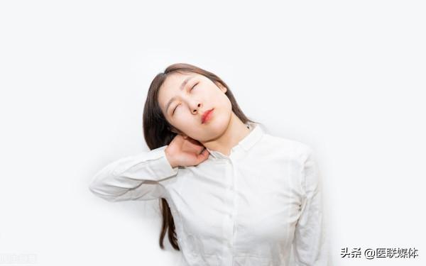 睡前習慣性玩手機？這5個危害可能正在“逼近”，不可忽視