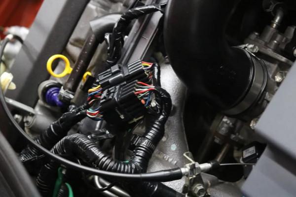 怪獸修車：翻新一輛二手的鈴木-吉姆尼，精心施工，再現完美