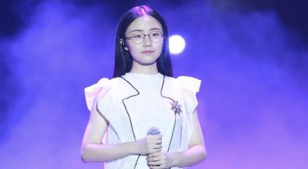 曾跟周深合唱《大魚》的郭沁,如今變美了,可大家為何不喜歡了? 曾跟周深合唱《大魚》的郭沁,如今變美了,可大家為何不喜歡了?