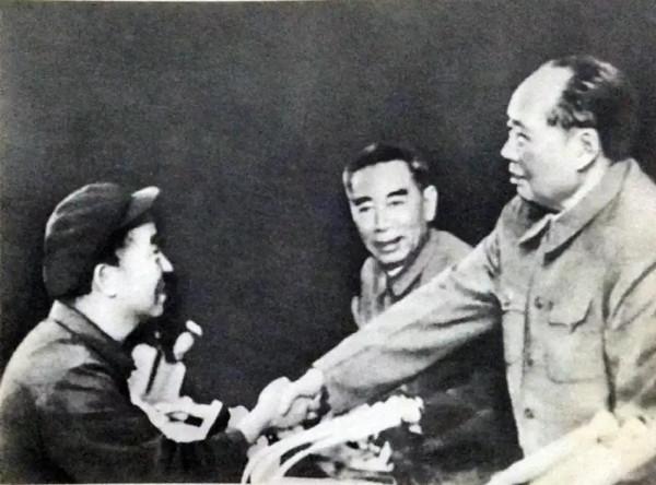 1964年，毛主席請王進喜吃飯，桌上共有12道菜，但他為何沒吃飽？