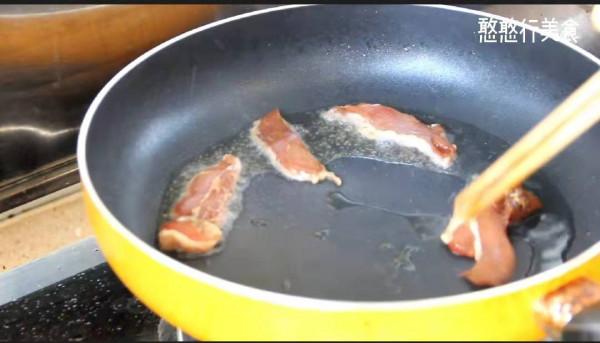 姥姥自創的“中式漢堡”,孫女要天天吃,我嚐了一口,也上癮了 姥姥自創的“中式漢堡”,孫女要天天吃,我嚐了一口,也上癮了