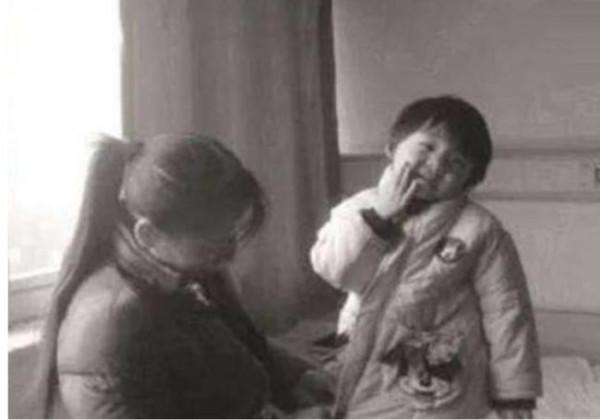 退伍老兵扛16年煤氣罐，把養女培養成女博士，親生父母得知要認親