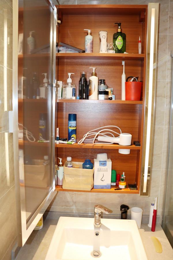 我家用了一年的衛生間實拍，裡面的裝修有三處很滿意，三處不滿意