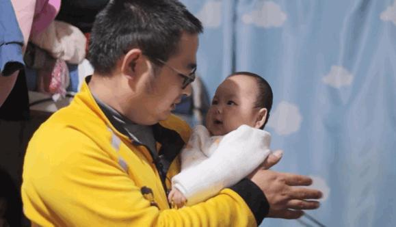 底層“奶爸”到底有多難? 底層“奶爸”到底有多難?