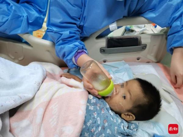 為了割肝救幼女,90後爸爸暴走1個月減重9公斤 為了割肝救幼女,90後爸爸暴走1個月減重9公斤