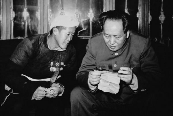 1975年,眼疾稍好的毛主席,聽到河南發生特大洪災,眼淚奪眶而出 1975年,眼疾稍好的毛主席,聽到河南發生特大洪災,眼淚奪眶而出