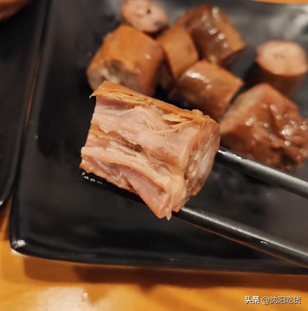 在米線店被鴨子圈粉了,鴨血粉絲和麻辣鴨貨都比米線有特色的 在米線店被鴨子圈粉了,鴨血粉絲和麻辣鴨貨都比米線有特色的