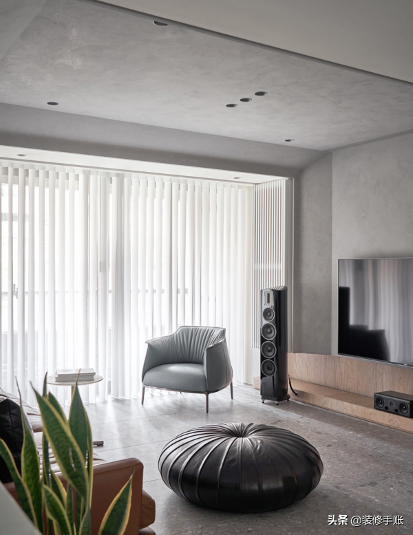 130平三居室,高階灰與原木,滿滿的高階感 130平三居室,高階灰與原木,滿滿的高階感
