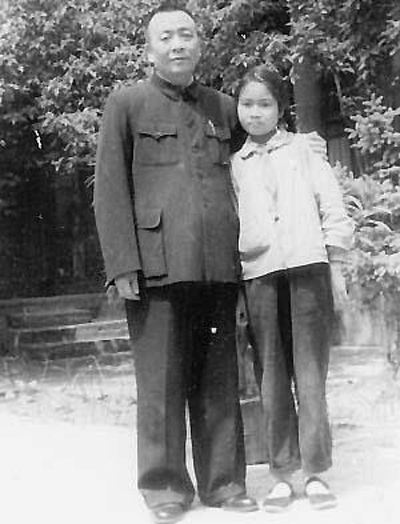 他18歲迎娶陳賡妹妹，愛妻病逝後多年不娶，55年被授予大將軍銜