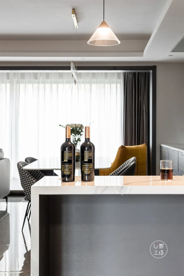 豪宅標配裡有啥?155㎡現代輕奢家以深色系拉滿氛圍感 豪宅標配裡有啥?155㎡現代輕奢家以深色系拉滿氛圍感