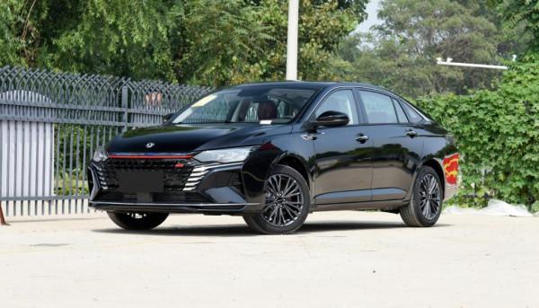 反覆思考，東風風神奕炫MAX選中配就行，動力強，省油，安全舒適