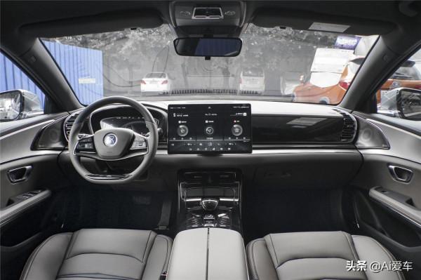 1&period;4L油耗帶四驅，高階旗艦大家轎，不要購置稅還便宜，比亞迪漢DM