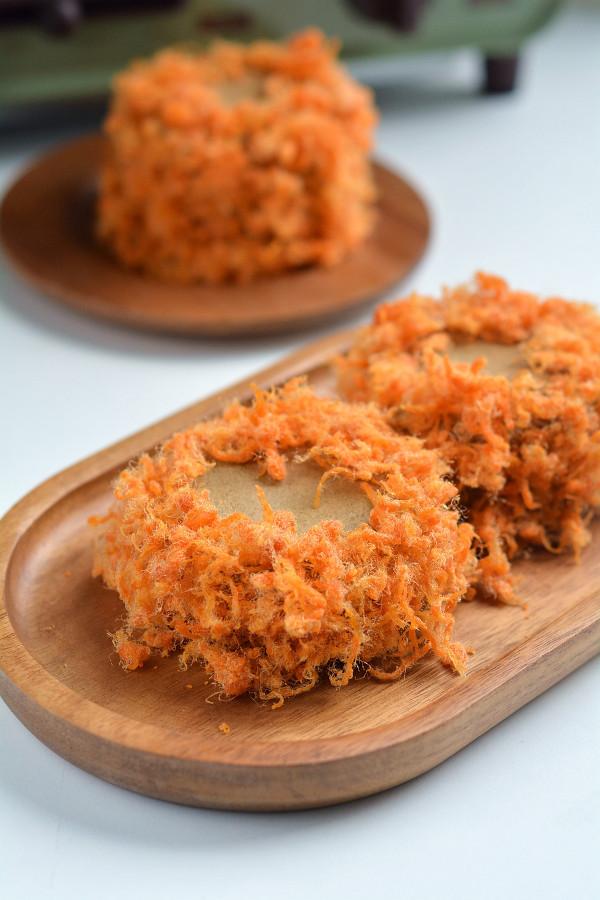 用1個雞蛋做的黑芝麻肉鬆小貝，咬一口真滿足，yyds就是你了