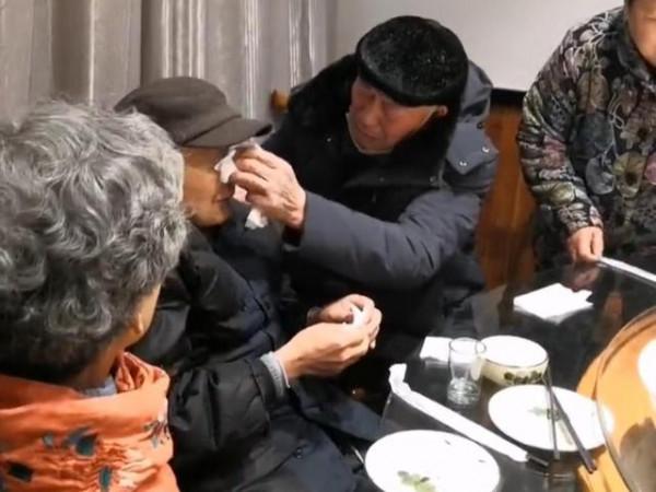 兄弟鬧矛盾幾年不聯絡，再見時情真意切痛哭不已，他們都想念對方