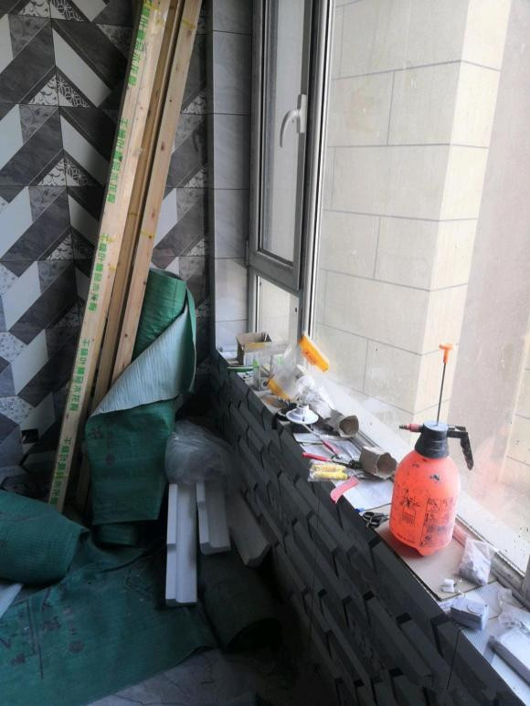 窮裝，已經有雛形了，電自己半改，水沒動，140㎡預計10萬連家電