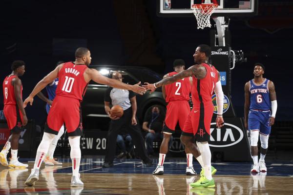 戈登:去年是沃爾大傷後迴歸的第一年,我認為他打的很好 戈登:去年是沃爾大傷後迴歸的第一年,我認為他打的很好