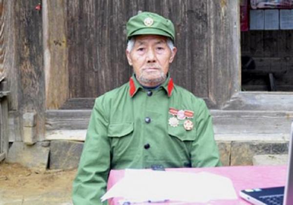 湖南老農隱居深山50年，為女兒看病意外暴露身份：原是毛主席警衛